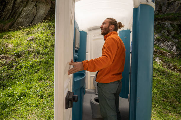 Best Portable bathroom rental  in Edmore, MI